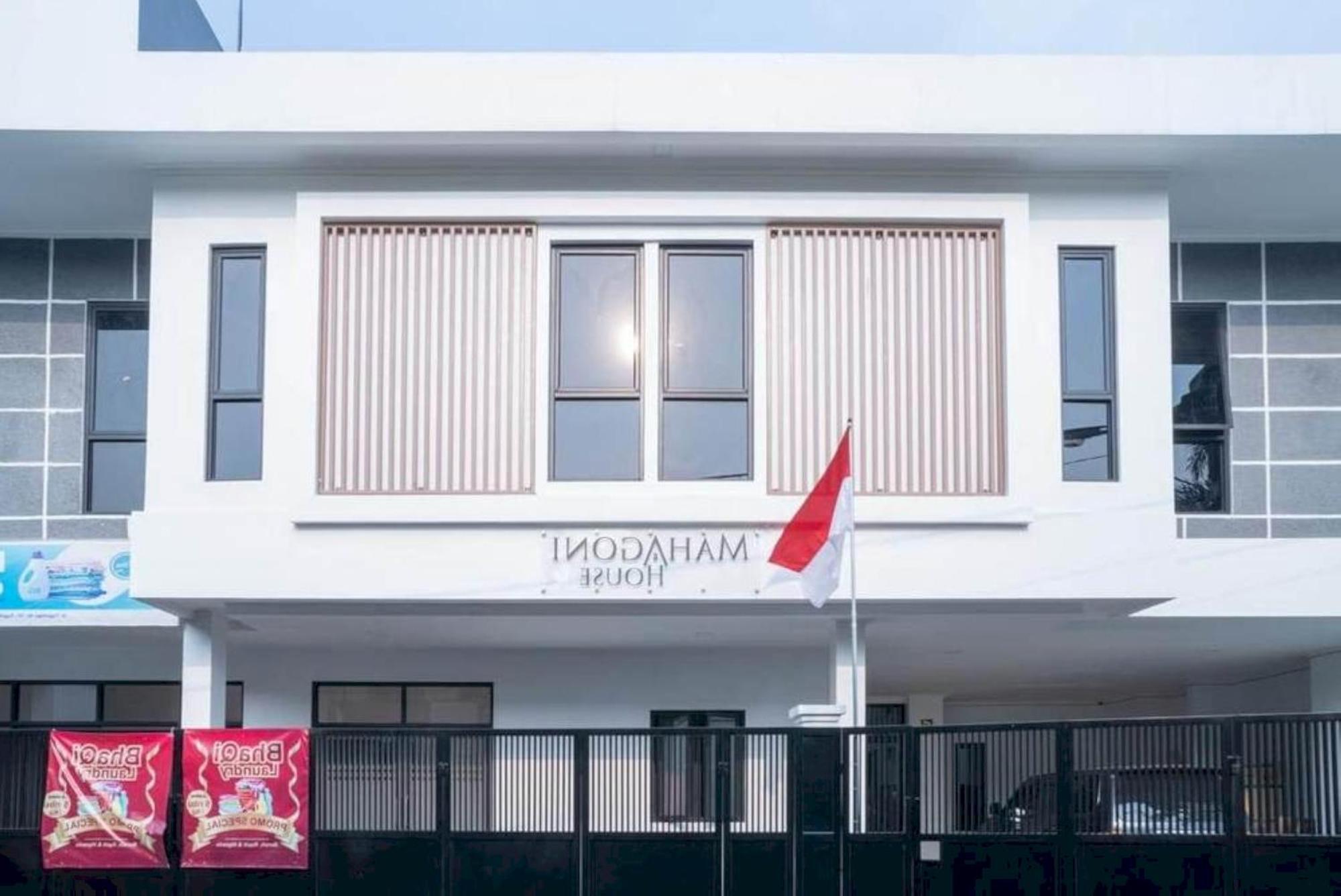 Oyo 94143 Mahagoni House Syariah Hotel Богор Екстериор снимка