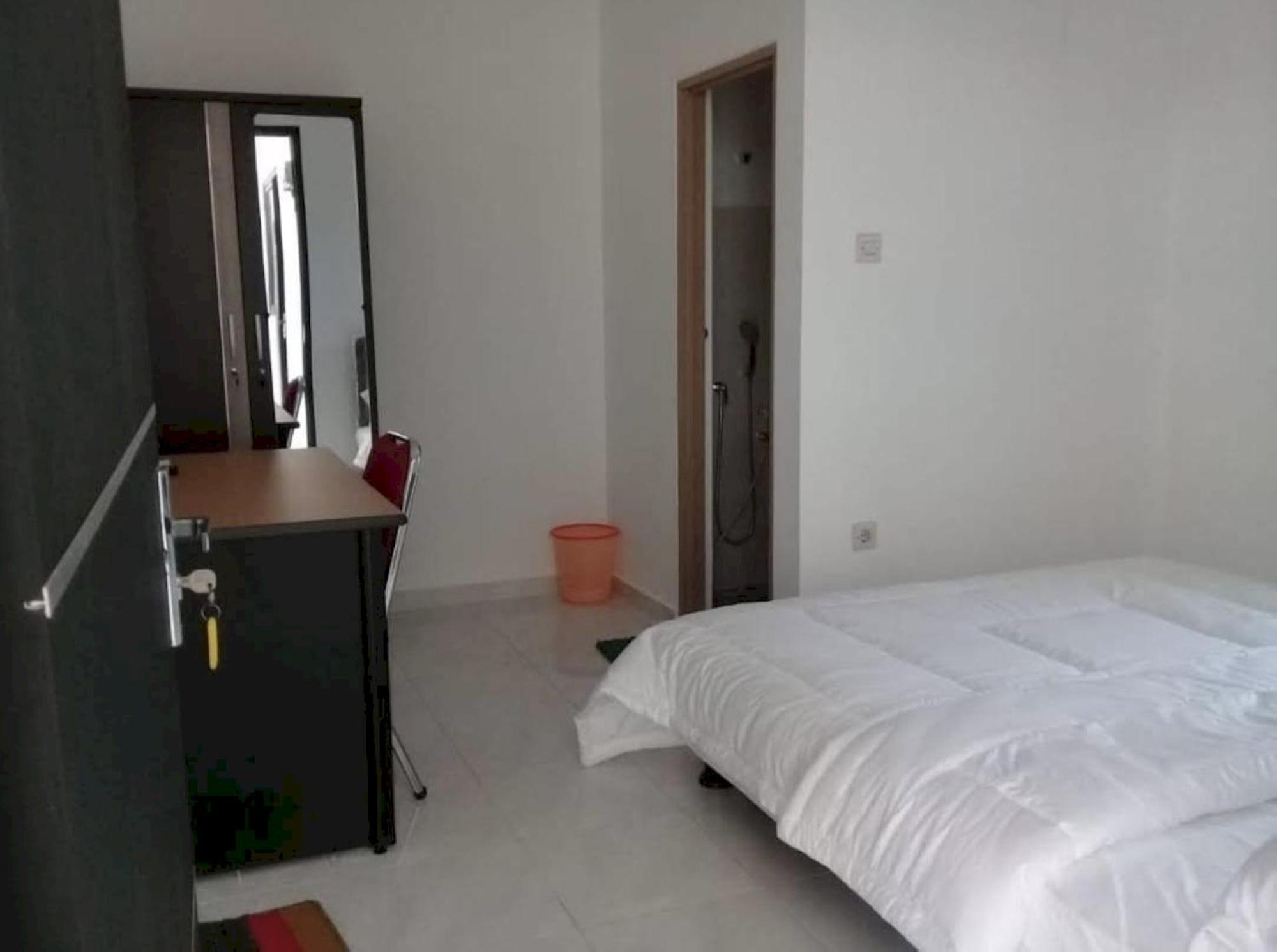 Oyo 94143 Mahagoni House Syariah Hotel Богор Екстериор снимка