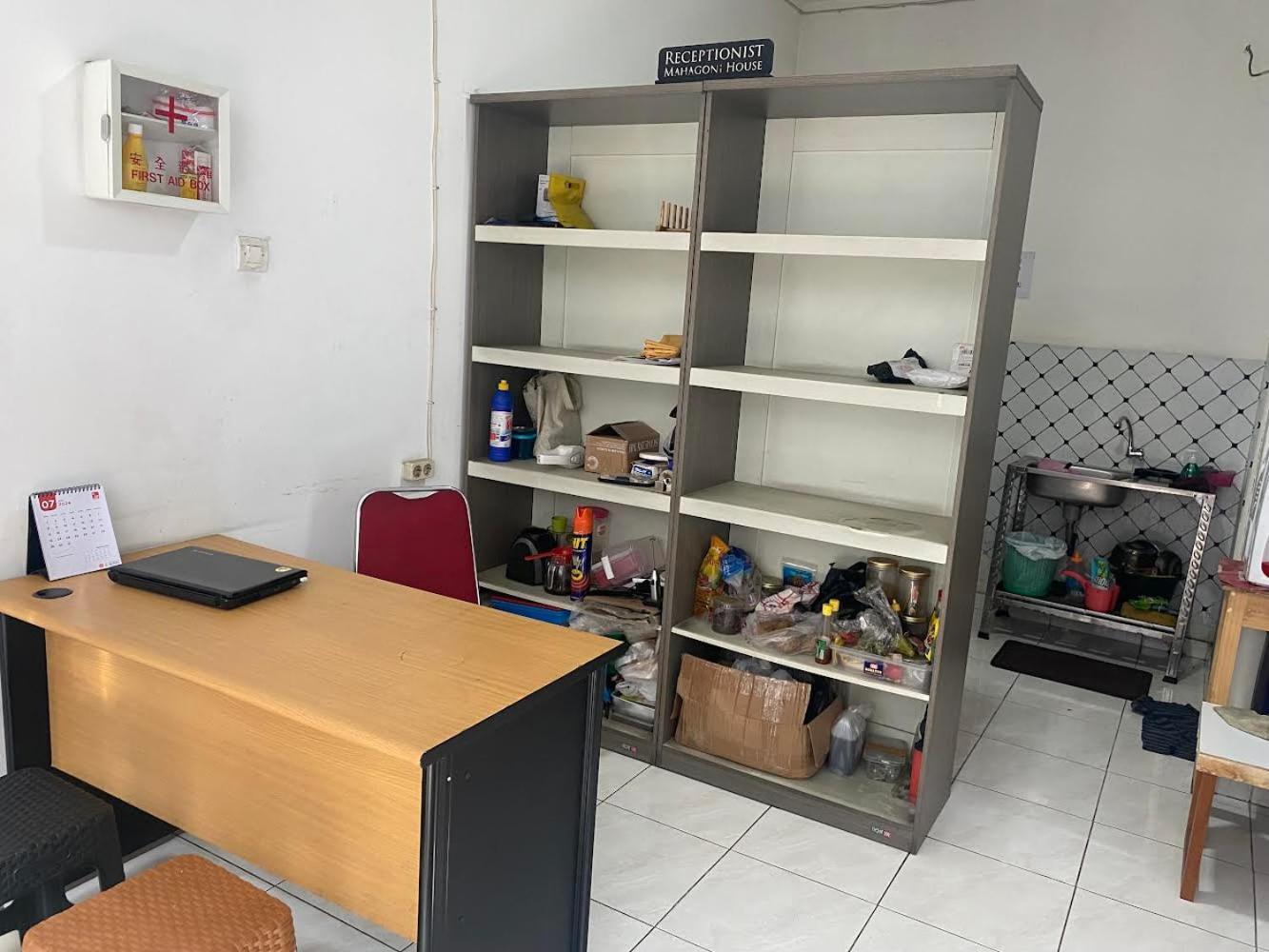 Oyo 94143 Mahagoni House Syariah Hotel Богор Екстериор снимка