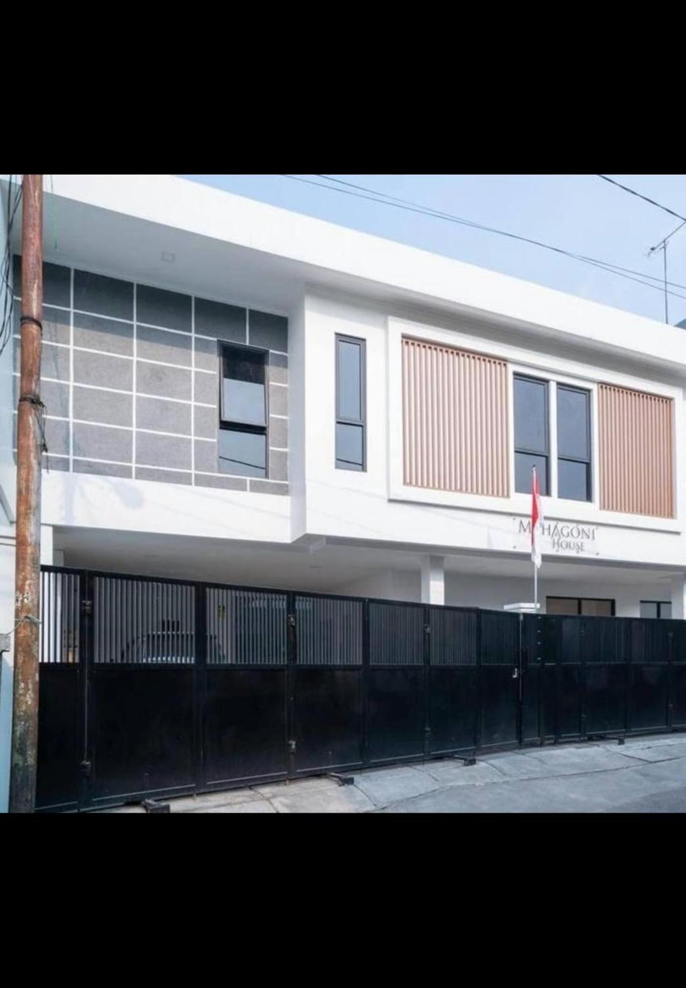 Oyo 94143 Mahagoni House Syariah Hotel Богор Екстериор снимка
