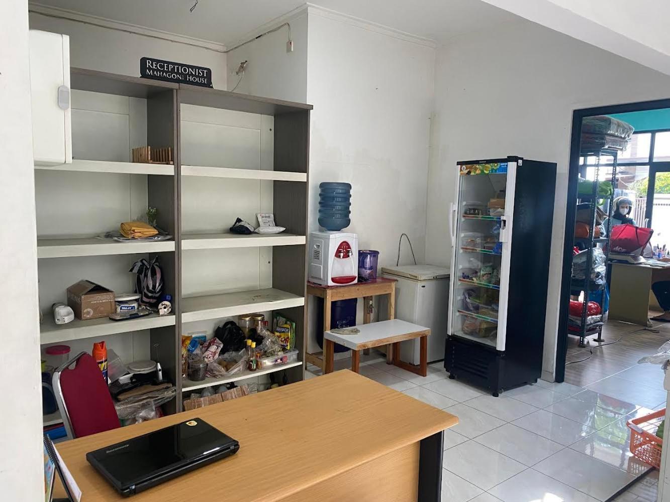 Oyo 94143 Mahagoni House Syariah Hotel Богор Екстериор снимка