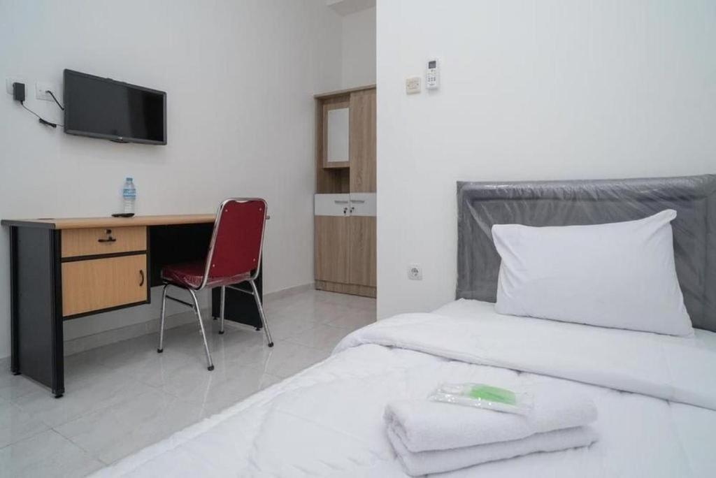 Oyo 94143 Mahagoni House Syariah Hotel Богор Екстериор снимка