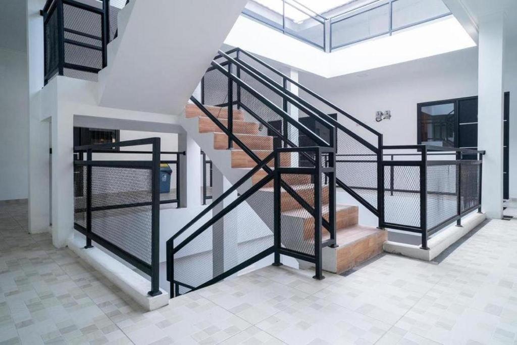 Oyo 94143 Mahagoni House Syariah Hotel Богор Екстериор снимка