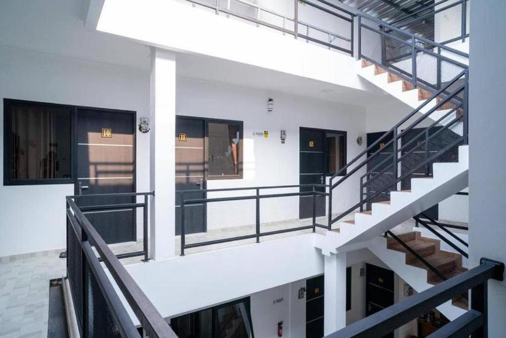 Oyo 94143 Mahagoni House Syariah Hotel Богор Екстериор снимка