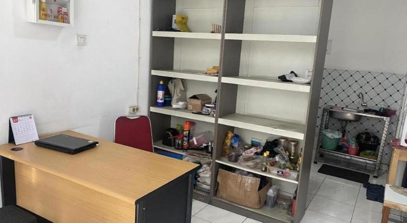 Oyo 94143 Mahagoni House Syariah Hotel Богор Екстериор снимка