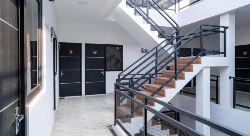 Oyo 94143 Mahagoni House Syariah Hotel Богор Екстериор снимка