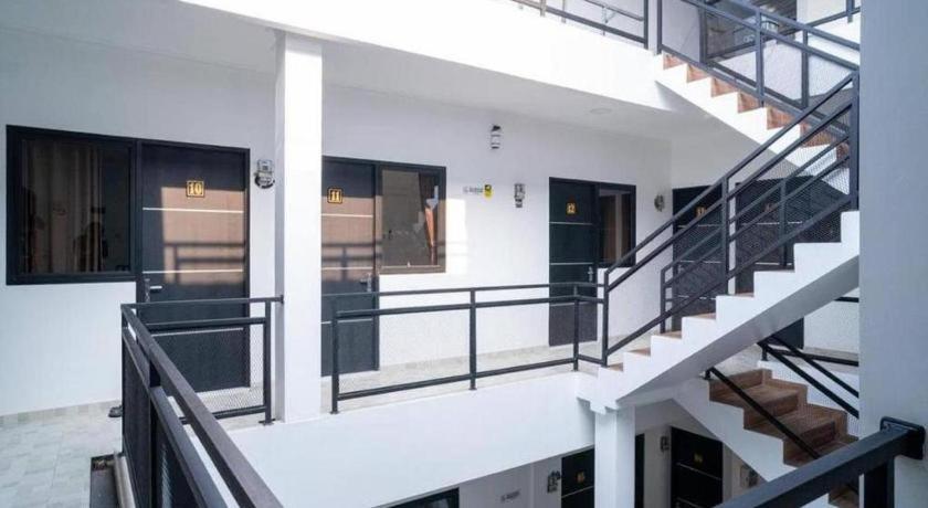 Oyo 94143 Mahagoni House Syariah Hotel Богор Екстериор снимка