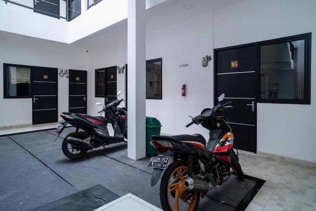 Oyo 94143 Mahagoni House Syariah Hotel Богор Екстериор снимка
